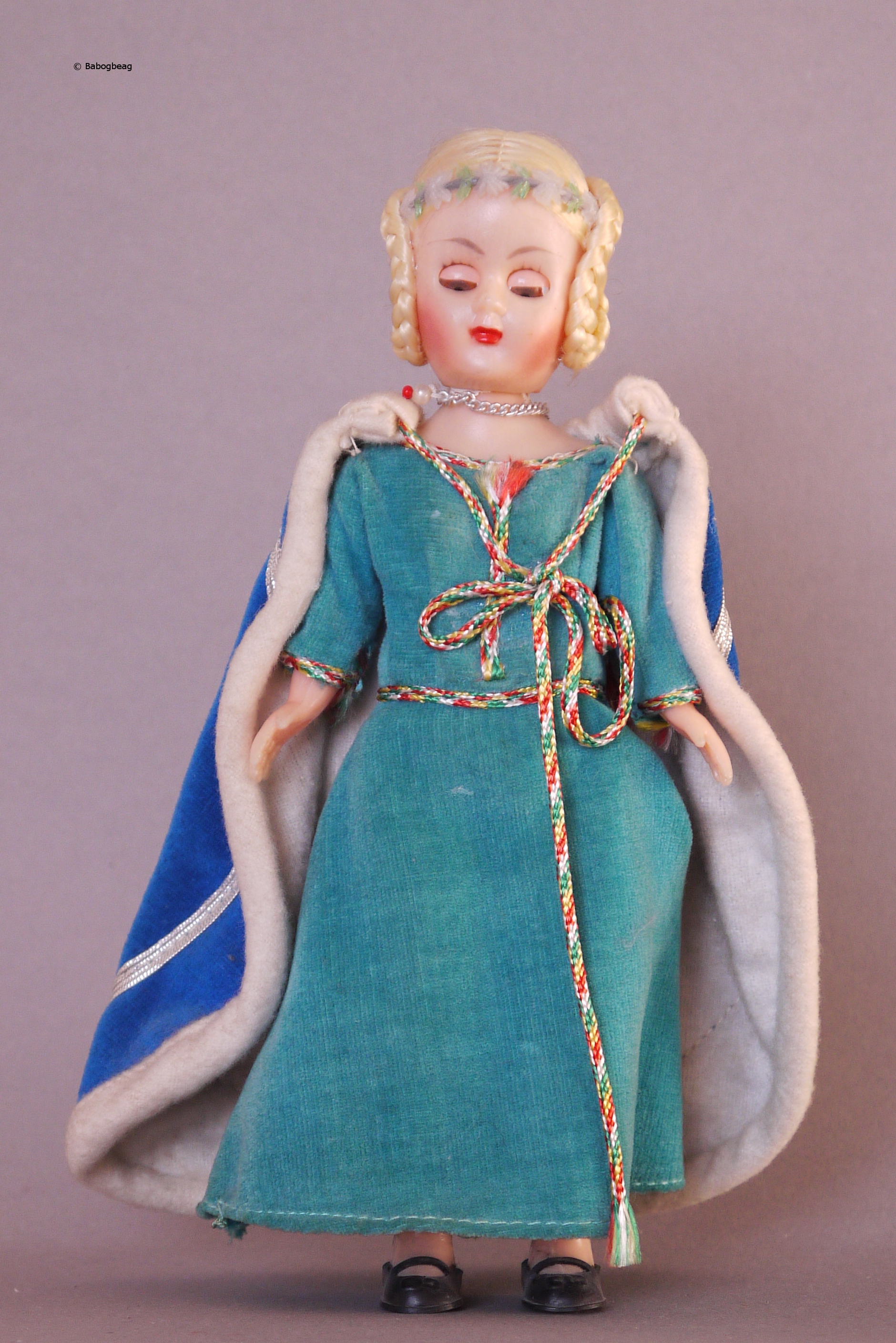 France: France Queen of National – Isabella, costume dolls 1370—1435